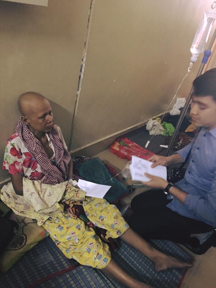 H.E KHIEV Sina and H.E CHEA Chanto kindly donated Raksa Koma Foundation 1,000,000 riel in supporting some cancer patients who are being treated at Khmer-Soviet Friendship hospital