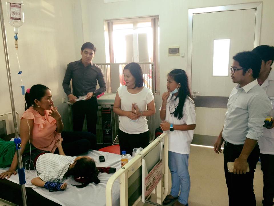 H.E Chea Serey, founder of Raksa Koma Foundation, visited Khmer-Soviet Friendship hospital to see Cambodian children with cleft lip and palate who have been operated by Smile Cambodia