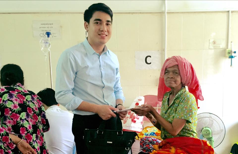 Raksa Koma Foundation always follows up closely and offers support to Ms. Nann Norn with a tumor on her neck when she comes to Phnom Penh once a month to get a health check up and medicine