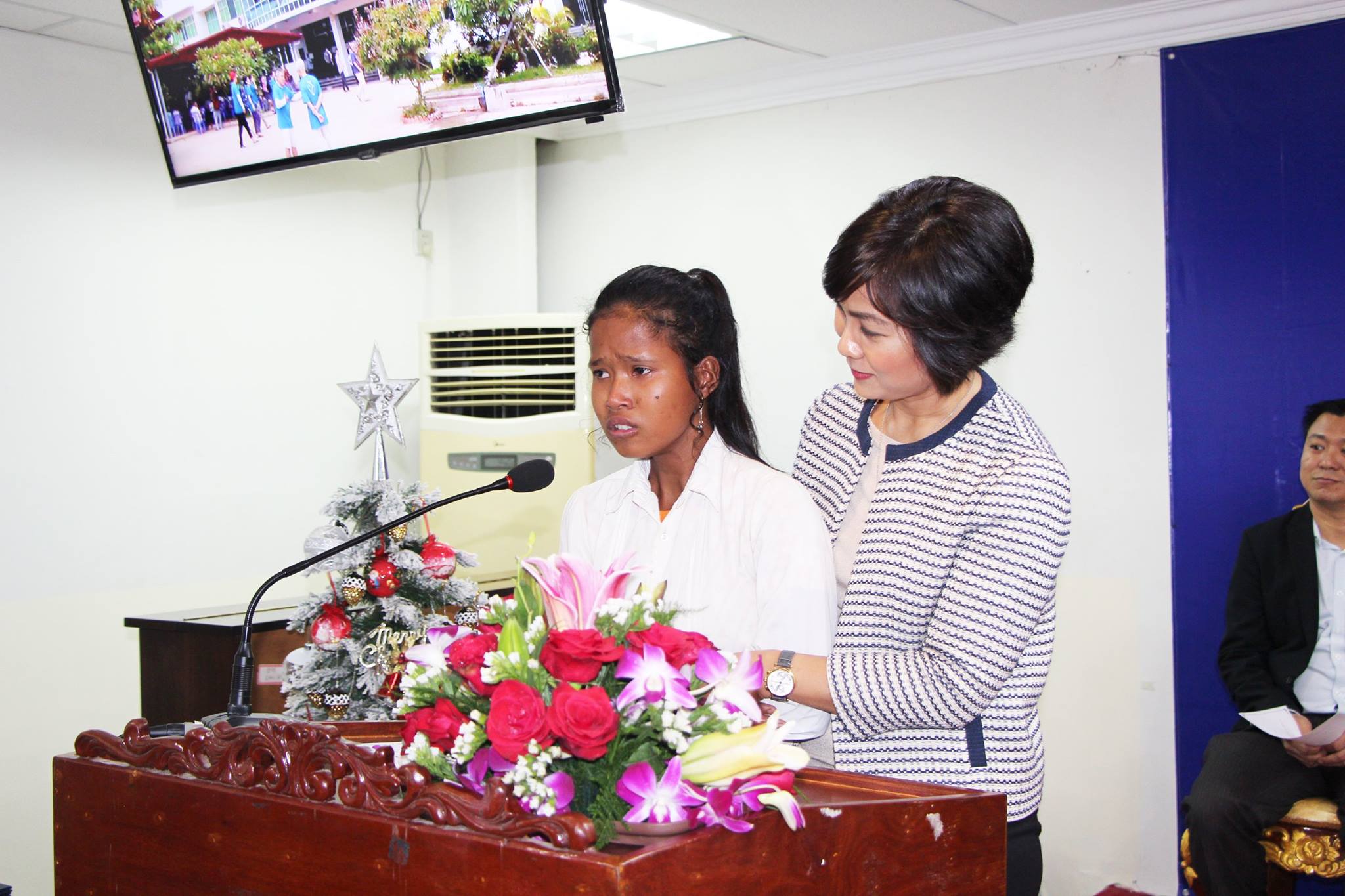On Wednesday afternoon, 14th December 2016, H.E. Chea Serey, founder of Raksa Koma Foundation, participated in Thanksgiving ceremony for 100th heart surgery at Hebron Medical Center which is sponsored by the Raksa Koma Foundation permanently