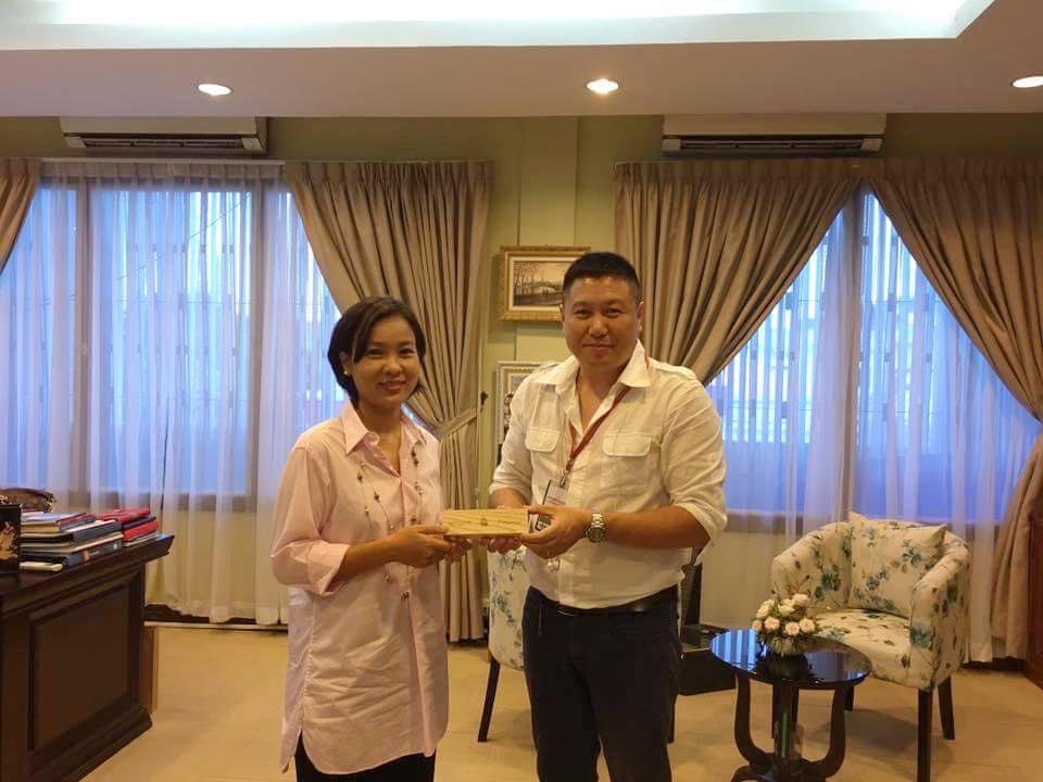 On 02 August 2017, H.E. Chea Serey, founder of Raksa Koma Foundation, has donated $3,000 to Khmer Sight Foundation for supporting eye surgery