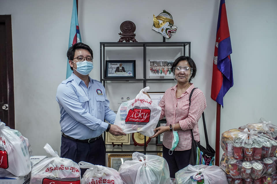 H.E. Chea Serey, Founder of RKF, brought foodstuff and books to UYFC for Covid relief