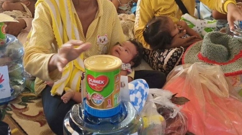 អង្គការរក្សាកុមារ បានផ្តល់ធុងទឹក ចំនួន 600ធុង និងតង់ចំនួន 100តង់ ដល់ជនភៀសសឹកនៅក្នុងខេត្តសៀមរាប។