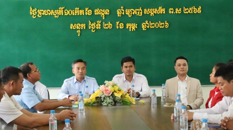 អង្គការរក្សាកុមារ បានចូលរួមសម្របសម្រួលនៅក្នុងសកម្មភាពផ្តល់គ្រឿងសង្ហារឹម និងសម្ភារៈការិយាល័យ ដែលជាអំណោយសប្បុរសធម៌របស់ក្រុមហ៊ុន ទ្រូម៉ាន់នី ជូនដល់រដ្ឋបាលស្រុកសន្ទុក ការិយាល័យអប់រំ យុវជន…