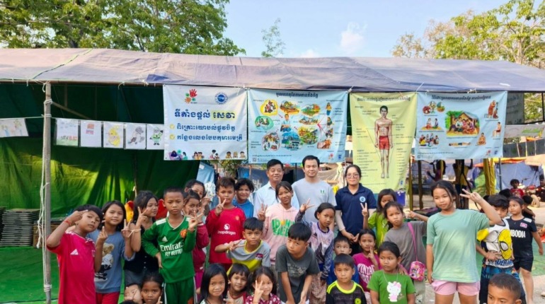 សកម្មភាពលេងកំសាន្ត របស់កុមារ និងសកម្មភាពអប់រំសុខភាពផ្លូវចិត្ត និងអនុវត្តលំហាត់ដង្ហើម របស់ស្រ្តីនៅ ជំរុំវត្តកណ្តោល ស្រុកថ្មពួក ខេត្តបន្ទាយមានជ័យ។