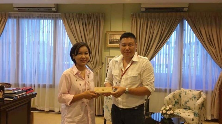 នៅថ្ងៃទី ០២ ខែសីហា ឆ្នាំ ២០១៧ លោកជំទាវ ជា សិរី ស្ថាបនិកមូលនិធិរក្សាកុមារ បានឧបត្ថមជាទឹកប្រាក់ចំនួន បីពាន់ដុល្លារអាមេរិច ជូនដល់មូលនិធិ Khmer Sight សម្រាប់ការវះកាត់ព្យាបាលភ្នែក។