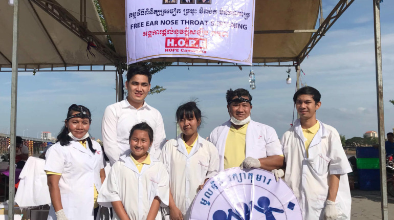 នៅថ្ងៃទី ១៤ ខែធ្នូ ឆ្នាំ ២០១៨ លោកជំទាវ ជា សិរី ស្ថាបនិកមូលនិធិរក្សាកុមារ បានឧបត្ថមកម្មវិធីពិនិត្យច្រមុះ បំពង់ក និងត្រចៀកដោយឥតគិតថ្លៃជូនកុមារាកុមារី និងបងប្អូនពូមីងចំនួន ១០០០ នាក់ដែលមានពិការភាព…